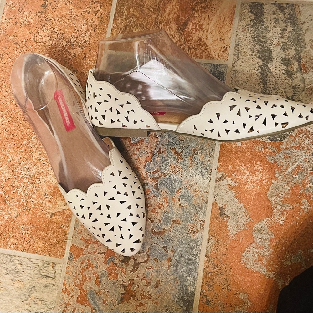 🎂Cute &Comfy Union Bay Leather White Cutout Scalloped Edge D’Orsay Style Flats! - Picture 12 of 14